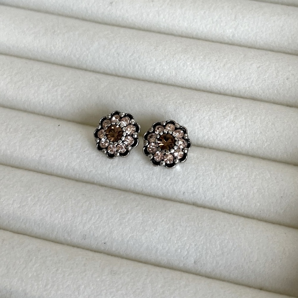 Gemstone flower stud earrings